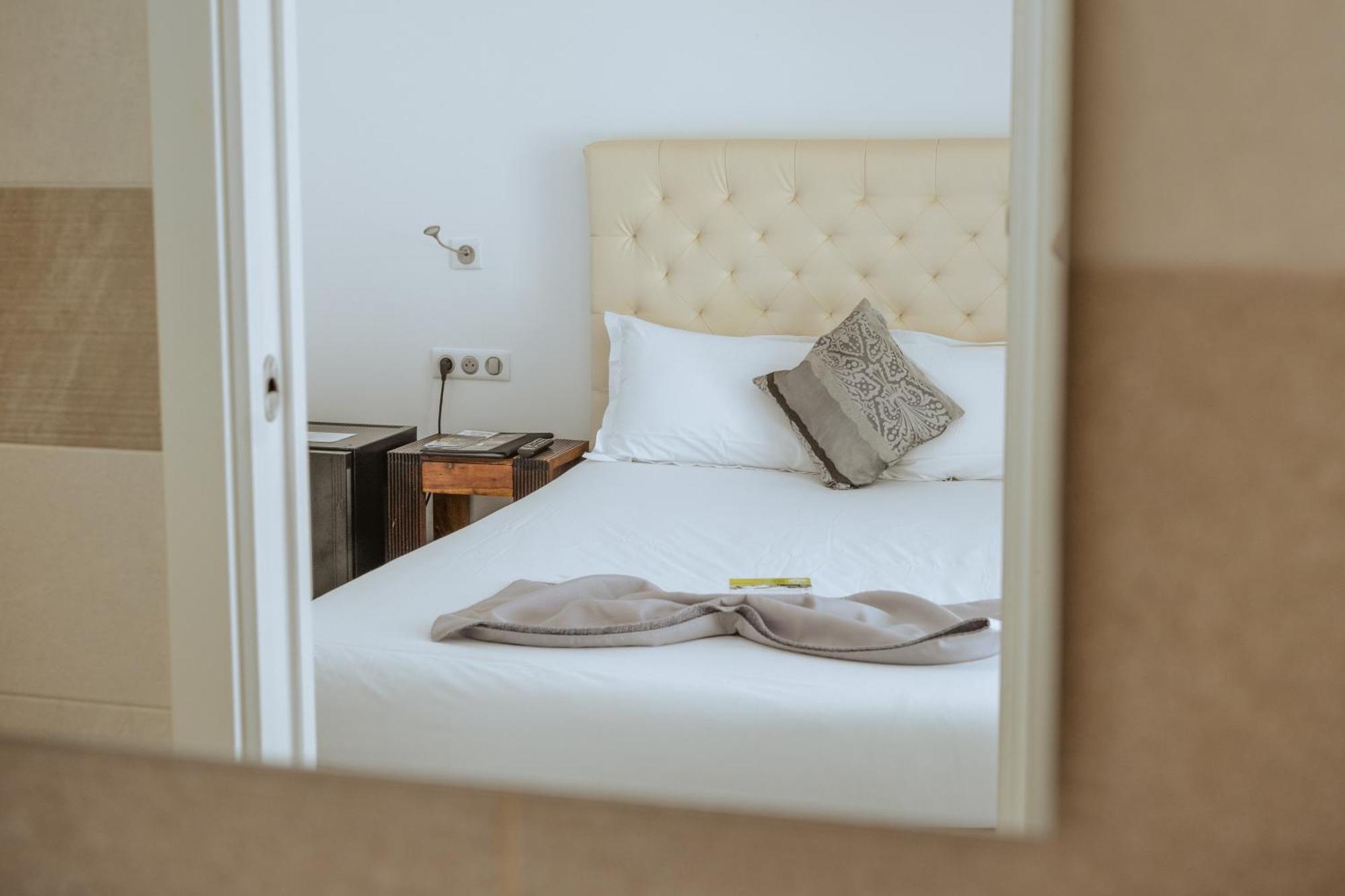 Hotel Du Bord De Mer "Le Vanille" カーニュ・シュル・メール エクステリア 写真
